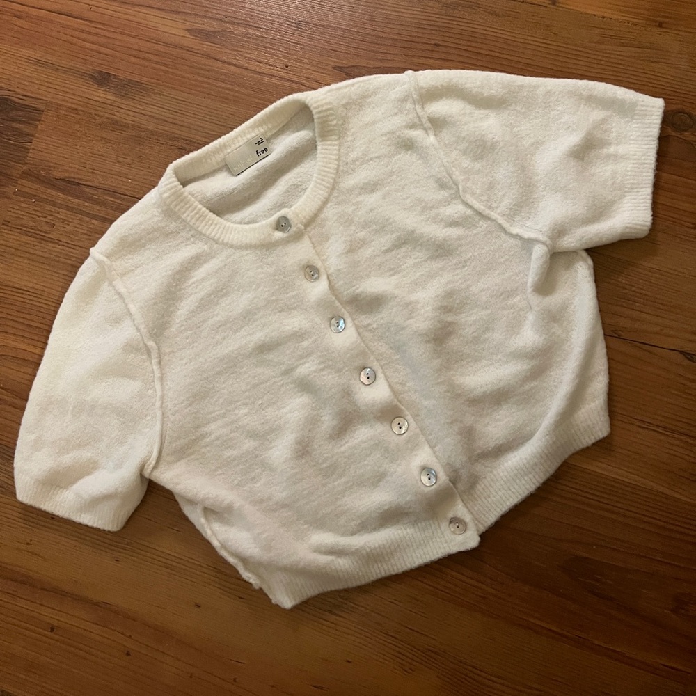 Aritzia Wilfred Free Shrunken Cardigan